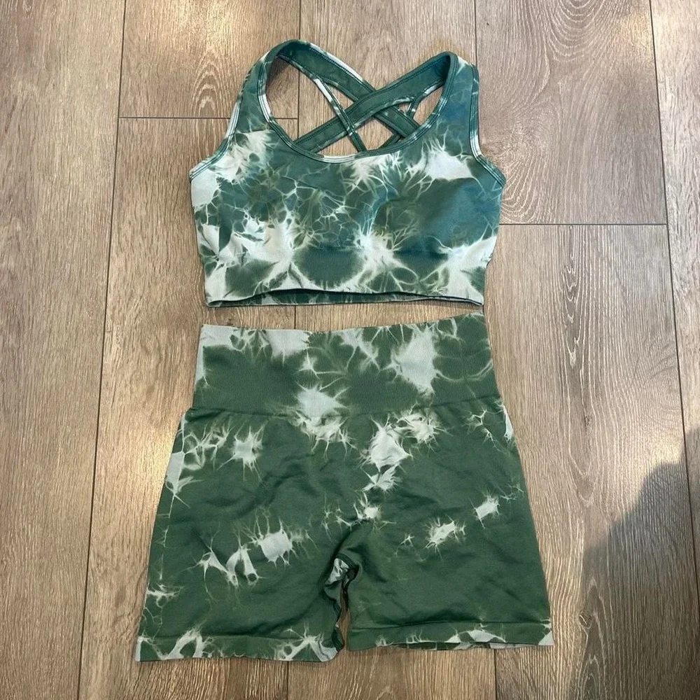 Green Tie Dye Seamless Workout Set Scrunch Butt Shorts & Cross Back Bra Medium